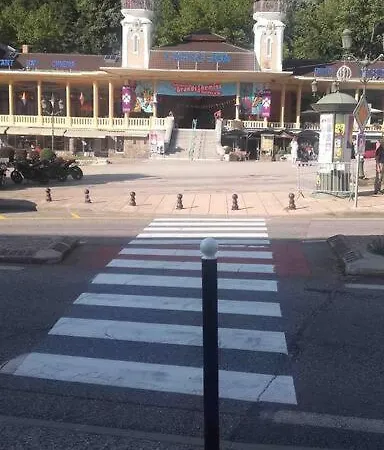 Pour Deux Personnes Au Centre Et Calme *